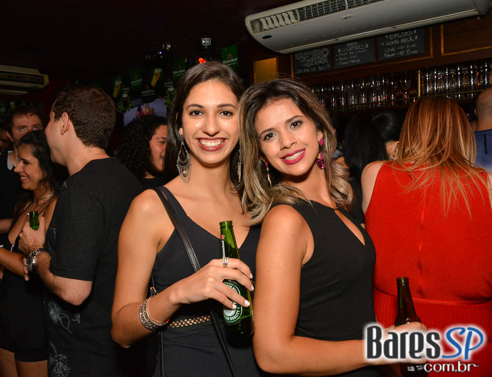 Banda Junkie Box e William Kim comandaram a noite com pop rock no Republic Pub Banda Junkie Box e William Kim comandaram a noite com pop rock no Republic Pub