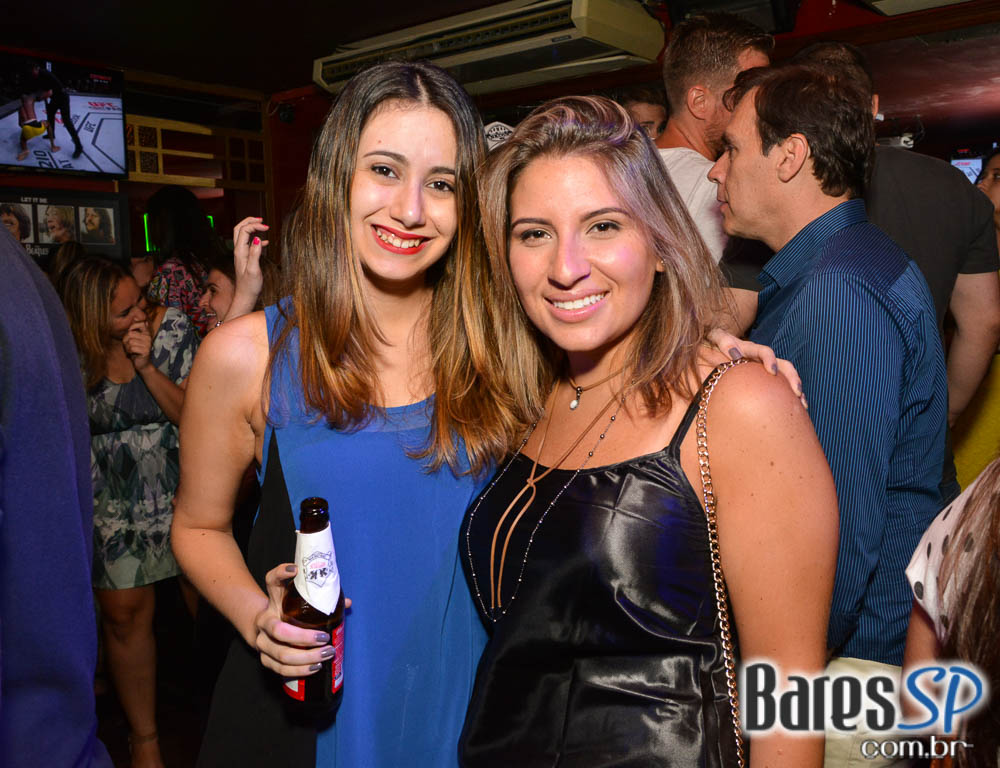 Banda Junkie Box e William Kim comandaram a noite com pop rock no Republic Pub Banda Junkie Box e William Kim comandaram a noite com pop rock no Republic Pub