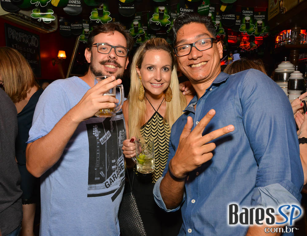 Banda Junkie Box e William Kim comandaram a noite com pop rock no Republic Pub Banda Junkie Box e William Kim comandaram a noite com pop rock no Republic Pub