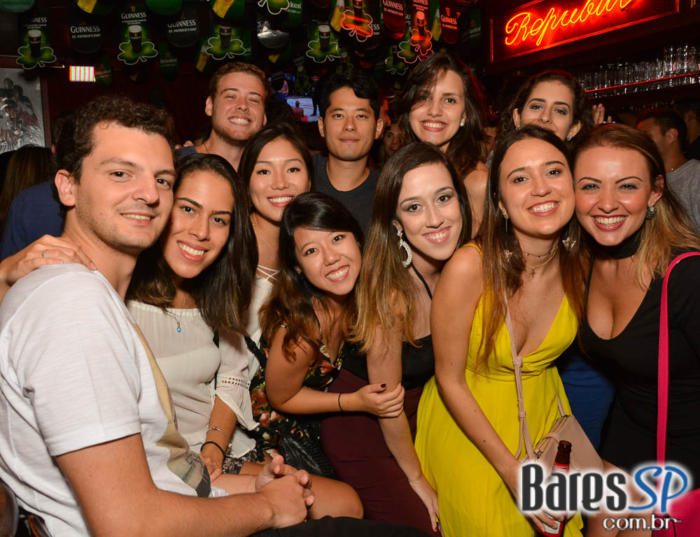 Banda Junkie Box e William Kim comandaram a noite com pop rock no Republic Pub Banda Junkie Box e William Kim comandaram a noite com pop rock no Republic Pub