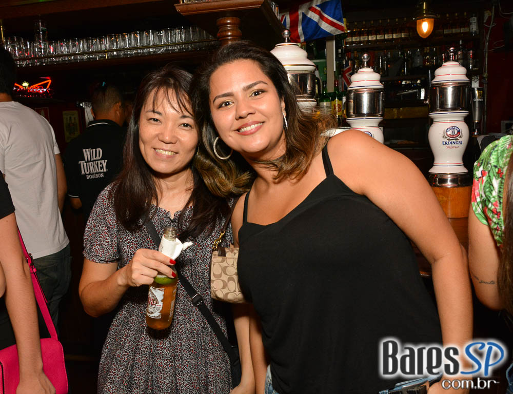 Banda Junkie Box e William Kim comandaram a noite com pop rock no Republic Pub Banda Junkie Box e William Kim comandaram a noite com pop rock no Republic Pub