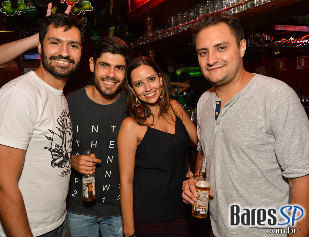 Banda Junkie Box e William Kim comandaram a noite com pop rock no Republic Pub Banda Junkie Box e William Kim comandaram a noite com pop rock no Republic Pub