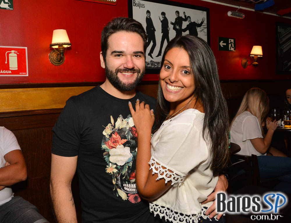 Banda Junkie Box e William Kim comandaram a noite com pop rock no Republic Pub Banda Junkie Box e William Kim comandaram a noite com pop rock no Republic Pub