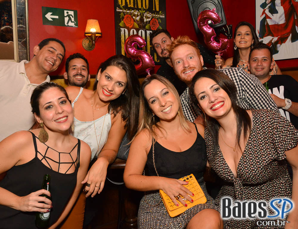 Banda Junkie Box e William Kim comandaram a noite com pop rock no Republic Pub Banda Junkie Box e William Kim comandaram a noite com pop rock no Republic Pub