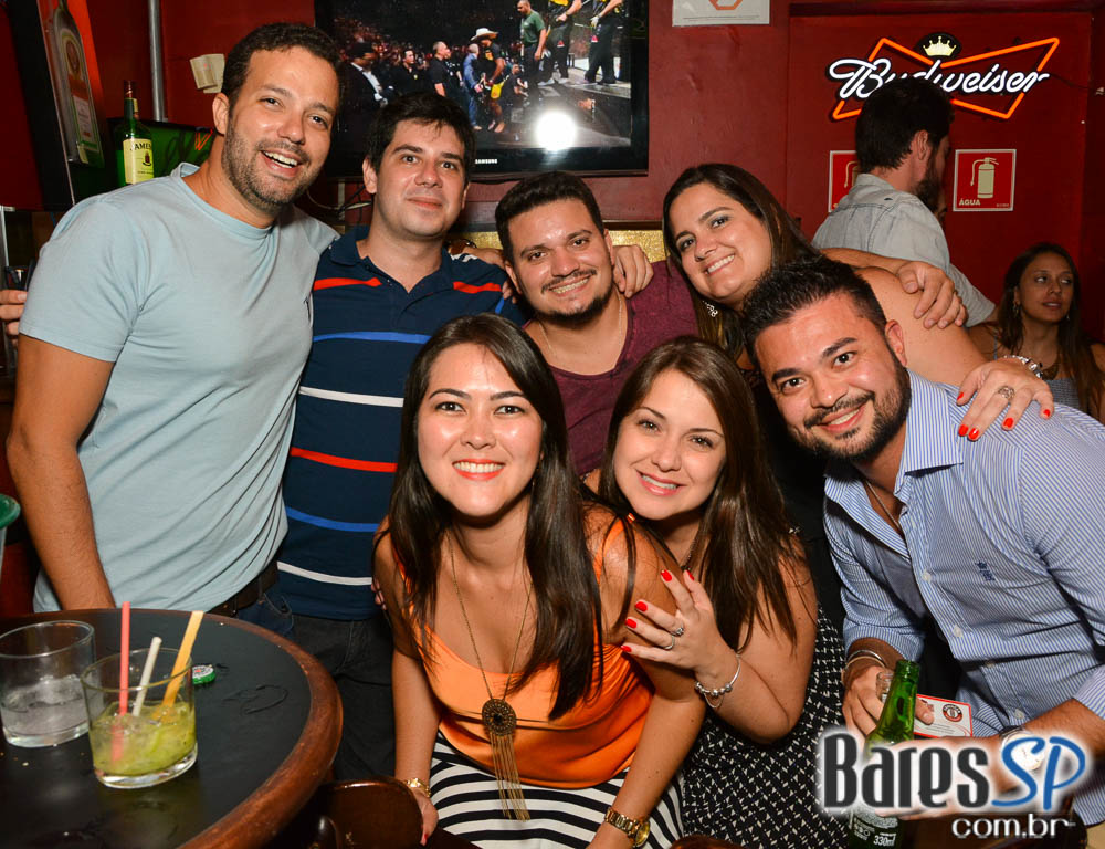 Banda Junkie Box e William Kim comandaram a noite com pop rock no Republic Pub Banda Junkie Box e William Kim comandaram a noite com pop rock no Republic Pub