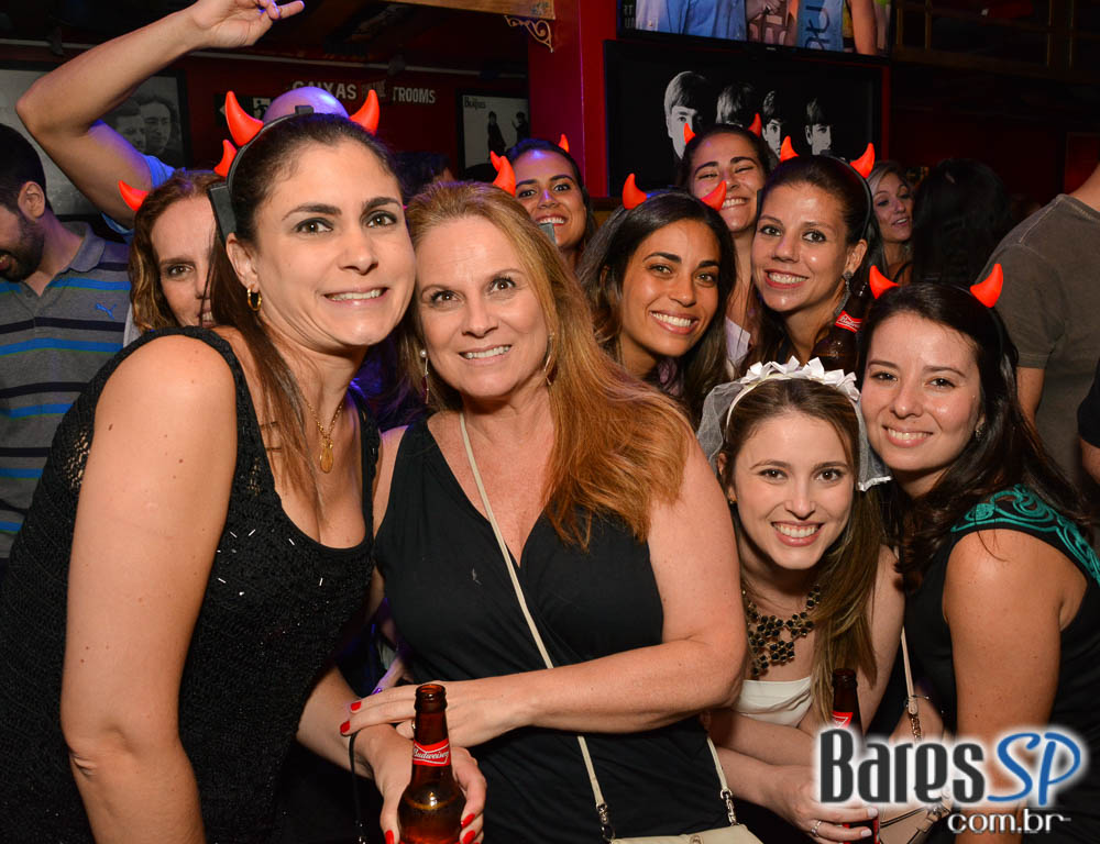 Banda Junkie Box e William Kim comandaram a noite com pop rock no Republic Pub Banda Junkie Box e William Kim comandaram a noite com pop rock no Republic Pub