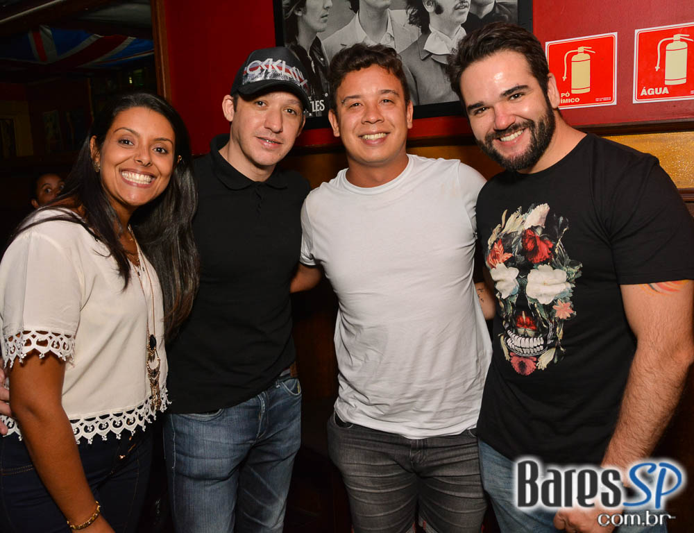 Banda Junkie Box e William Kim comandaram a noite com pop rock no Republic Pub Banda Junkie Box e William Kim comandaram a noite com pop rock no Republic Pub