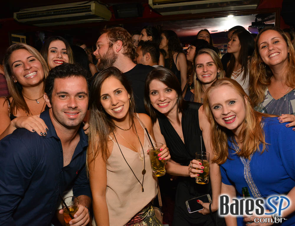 Banda Junkie Box e William Kim comandaram a noite com pop rock no Republic Pub Banda Junkie Box e William Kim comandaram a noite com pop rock no Republic Pub