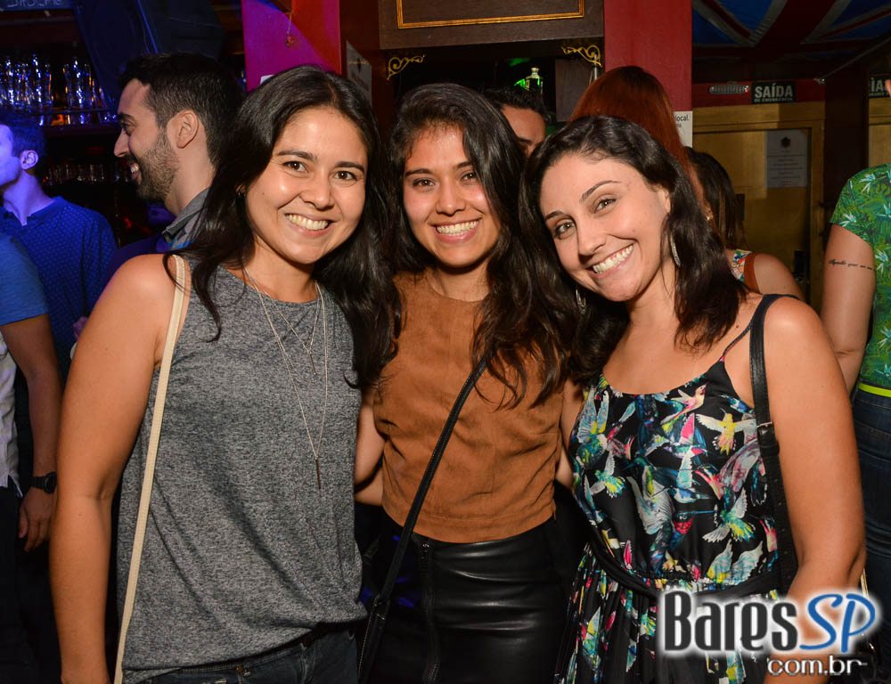 Banda Junkie Box e William Kim comandaram a noite com pop rock no Republic Pub Banda Junkie Box e William Kim comandaram a noite com pop rock no Republic Pub