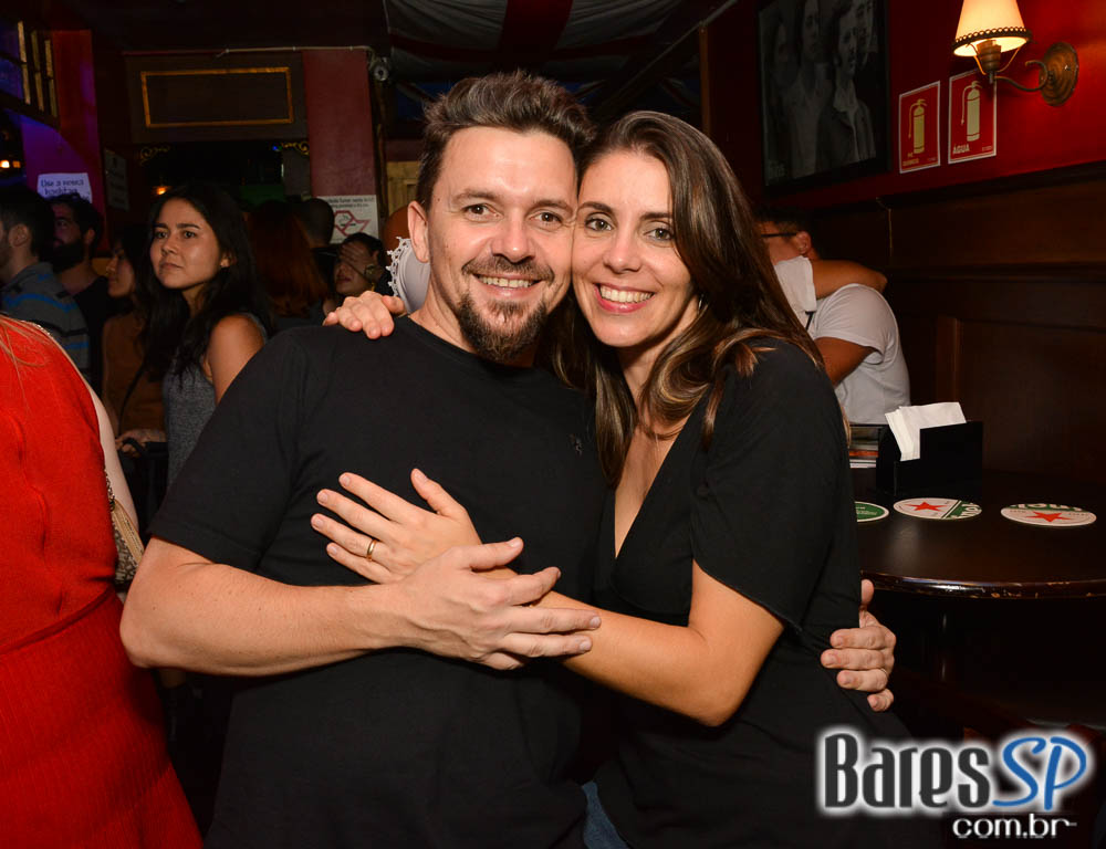 Banda Junkie Box e William Kim comandaram a noite com pop rock no Republic Pub Banda Junkie Box e William Kim comandaram a noite com pop rock no Republic Pub