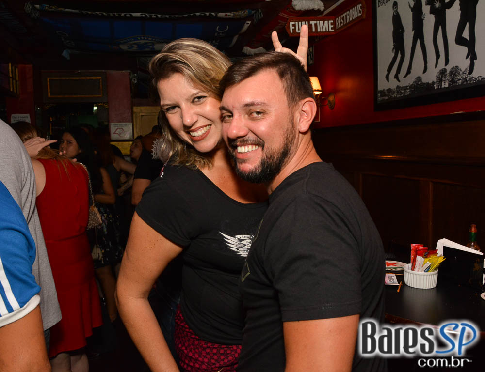 Banda Junkie Box e William Kim comandaram a noite com pop rock no Republic Pub Banda Junkie Box e William Kim comandaram a noite com pop rock no Republic Pub