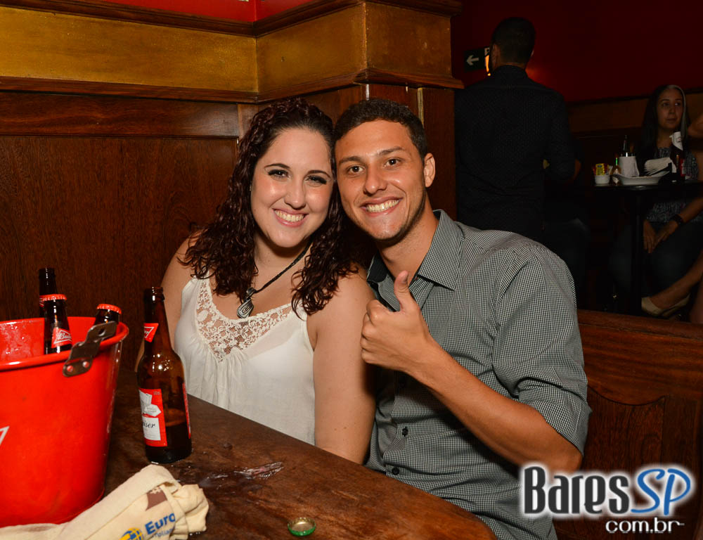 Banda Junkie Box e William Kim comandaram a noite com pop rock no Republic Pub Banda Junkie Box e William Kim comandaram a noite com pop rock no Republic Pub