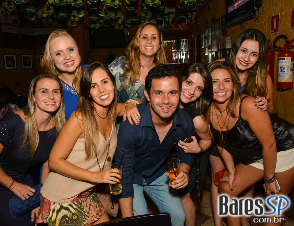 Banda Junkie Box e William Kim comandaram a noite com pop rock no Republic Pub Banda Junkie Box e William Kim comandaram a noite com pop rock no Republic Pub