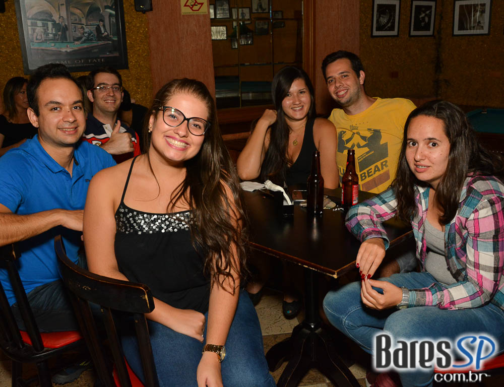 Banda Junkie Box e William Kim comandaram a noite com pop rock no Republic Pub Banda Junkie Box e William Kim comandaram a noite com pop rock no Republic Pub