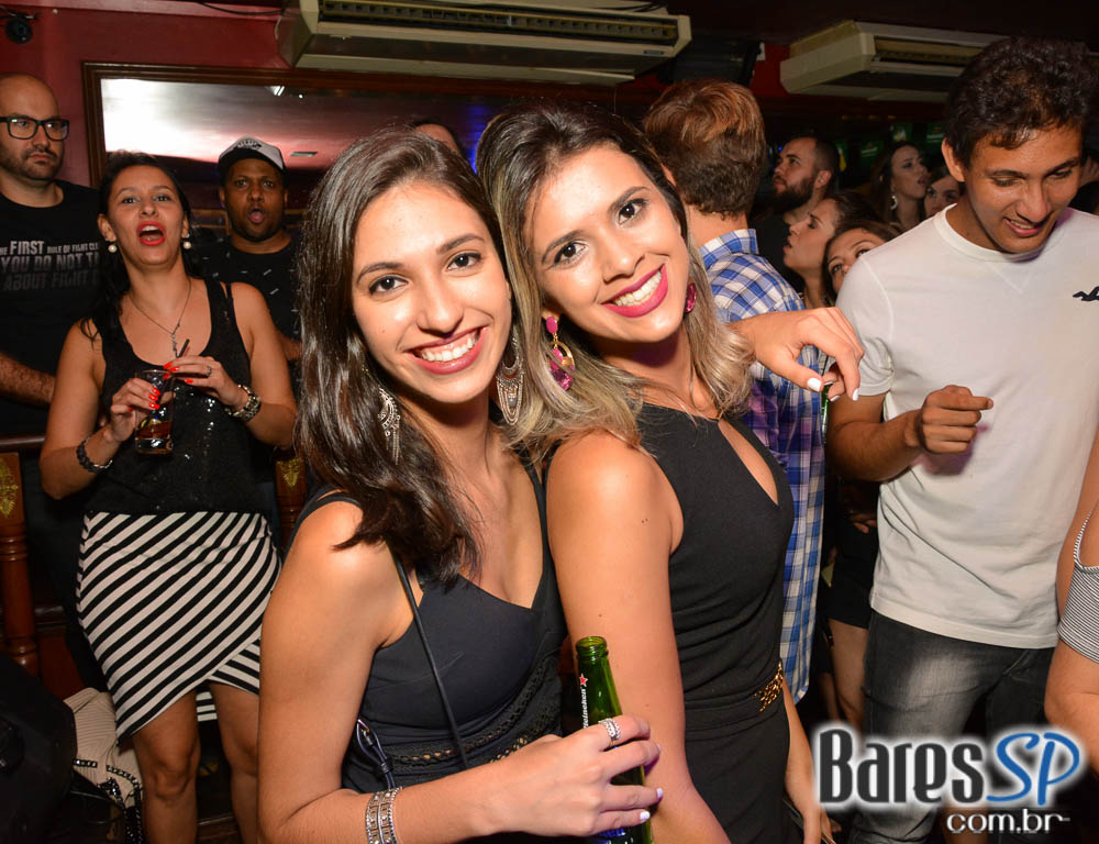 Banda Junkie Box e William Kim comandaram a noite com pop rock no Republic Pub Banda Junkie Box e William Kim comandaram a noite com pop rock no Republic Pub