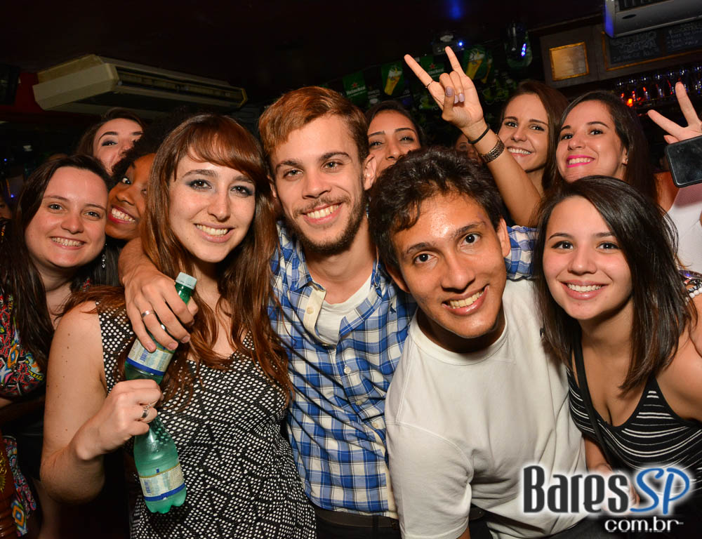 Banda Junkie Box e William Kim comandaram a noite com pop rock no Republic Pub Banda Junkie Box e William Kim comandaram a noite com pop rock no Republic Pub