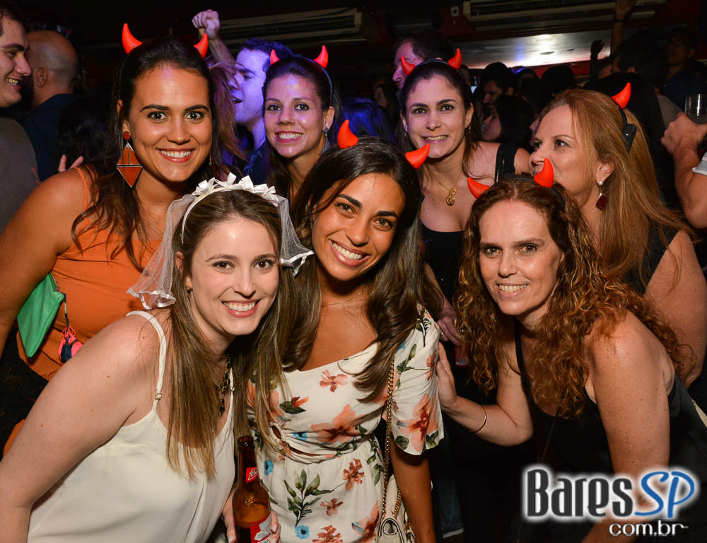 Banda Junkie Box e William Kim comandaram a noite com pop rock no Republic Pub Banda Junkie Box e William Kim comandaram a noite com pop rock no Republic Pub