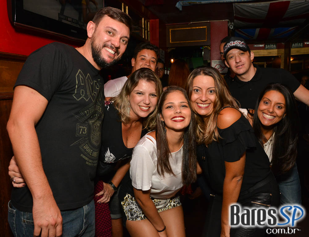 Banda Junkie Box e William Kim comandaram a noite com pop rock no Republic Pub Banda Junkie Box e William Kim comandaram a noite com pop rock no Republic Pub