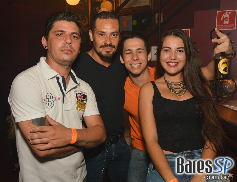 Noite do Whisky comandou a noite com muito flash back no Akbar Lounge e Disco Noite do Whisky comandou a noite com muito flash back no Akbar Lounge e Disco