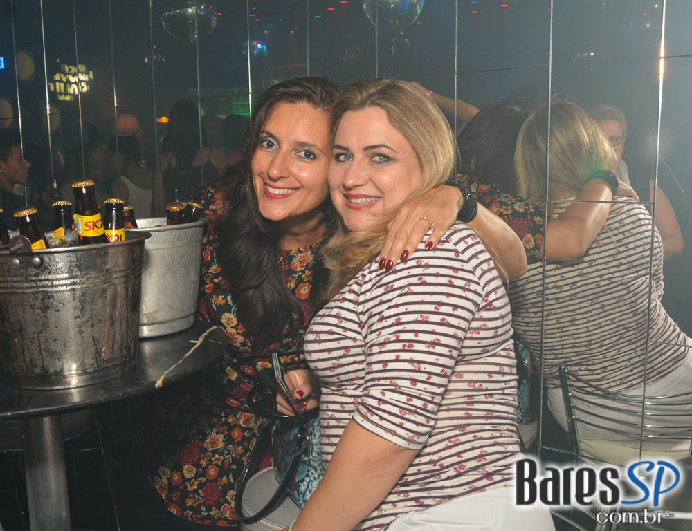 Noite do Whisky comandou a noite com muito flash back no Akbar Lounge e Disco Noite do Whisky comandou a noite com muito flash back no Akbar Lounge e Disco