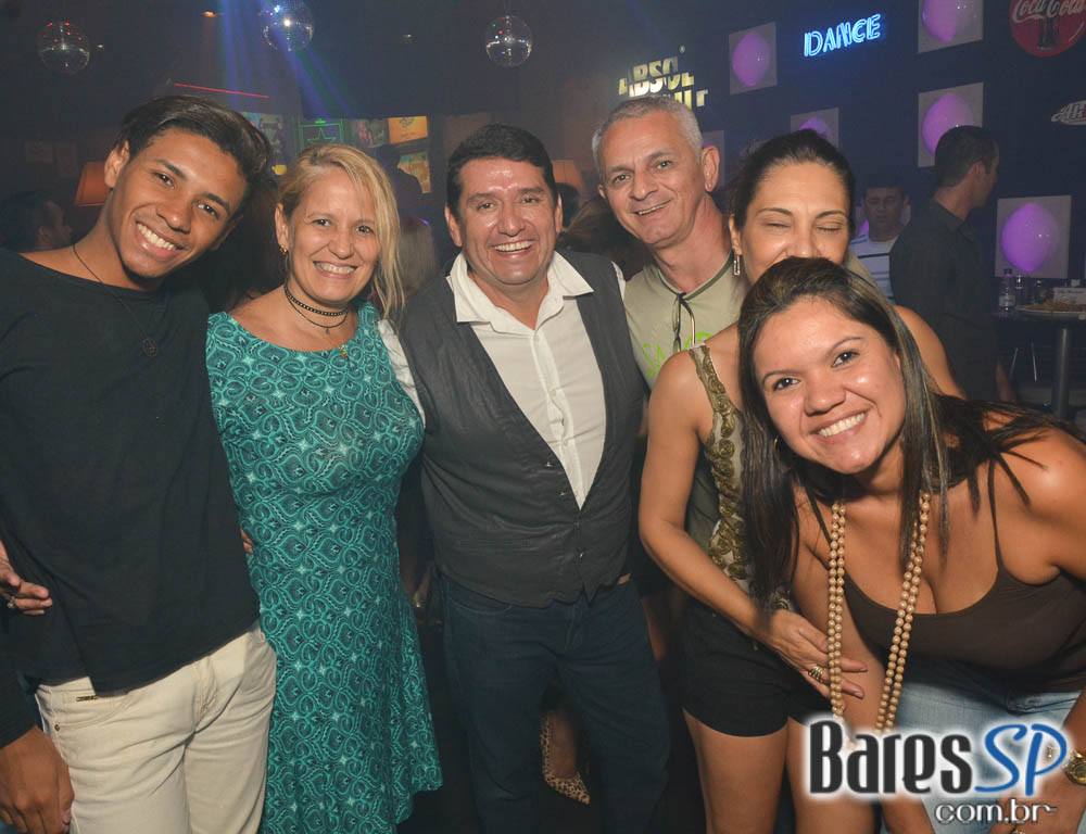 Noite do Whisky comandou a noite com muito flash back no Akbar Lounge e Disco Noite do Whisky comandou a noite com muito flash back no Akbar Lounge e Disco