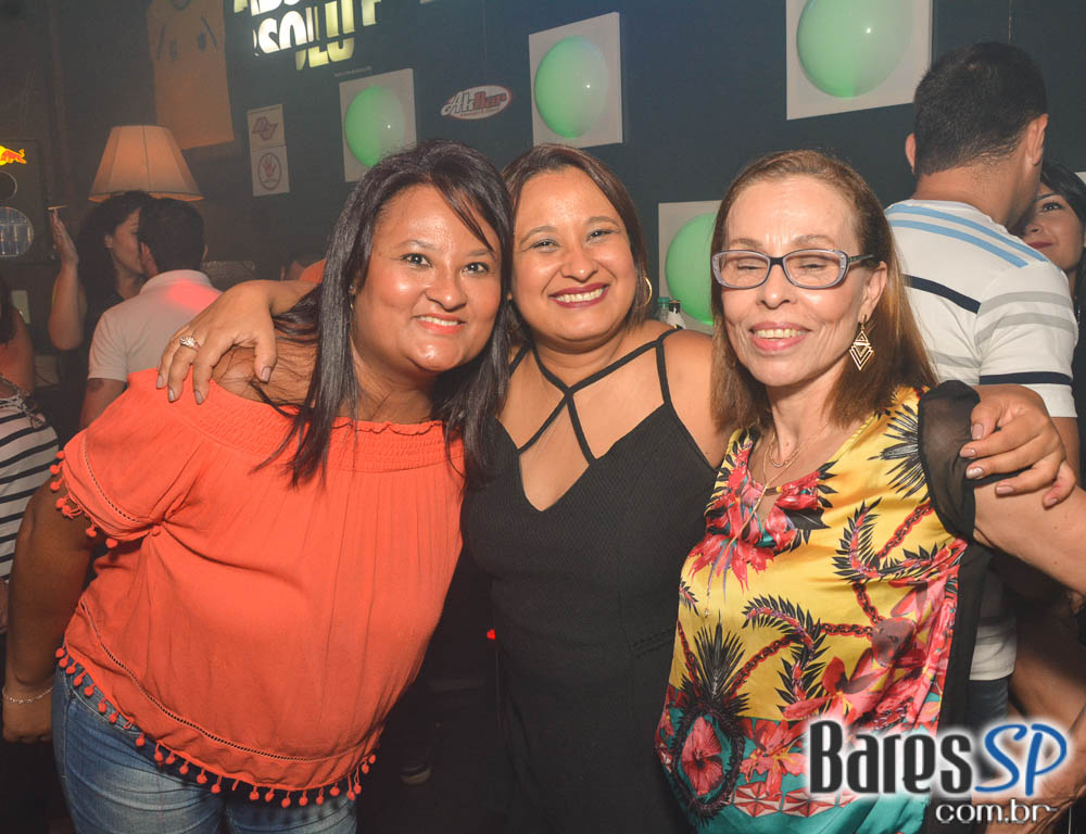 Noite do Whisky comandou a noite com muito flash back no Akbar Lounge e Disco Noite do Whisky comandou a noite com muito flash back no Akbar Lounge e Disco