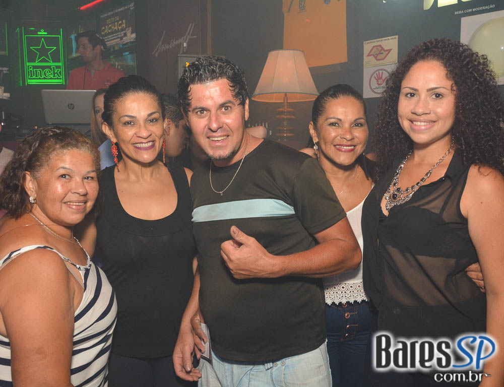 Noite do Whisky comandou a noite com muito flash back no Akbar Lounge e Disco Noite do Whisky comandou a noite com muito flash back no Akbar Lounge e Disco
