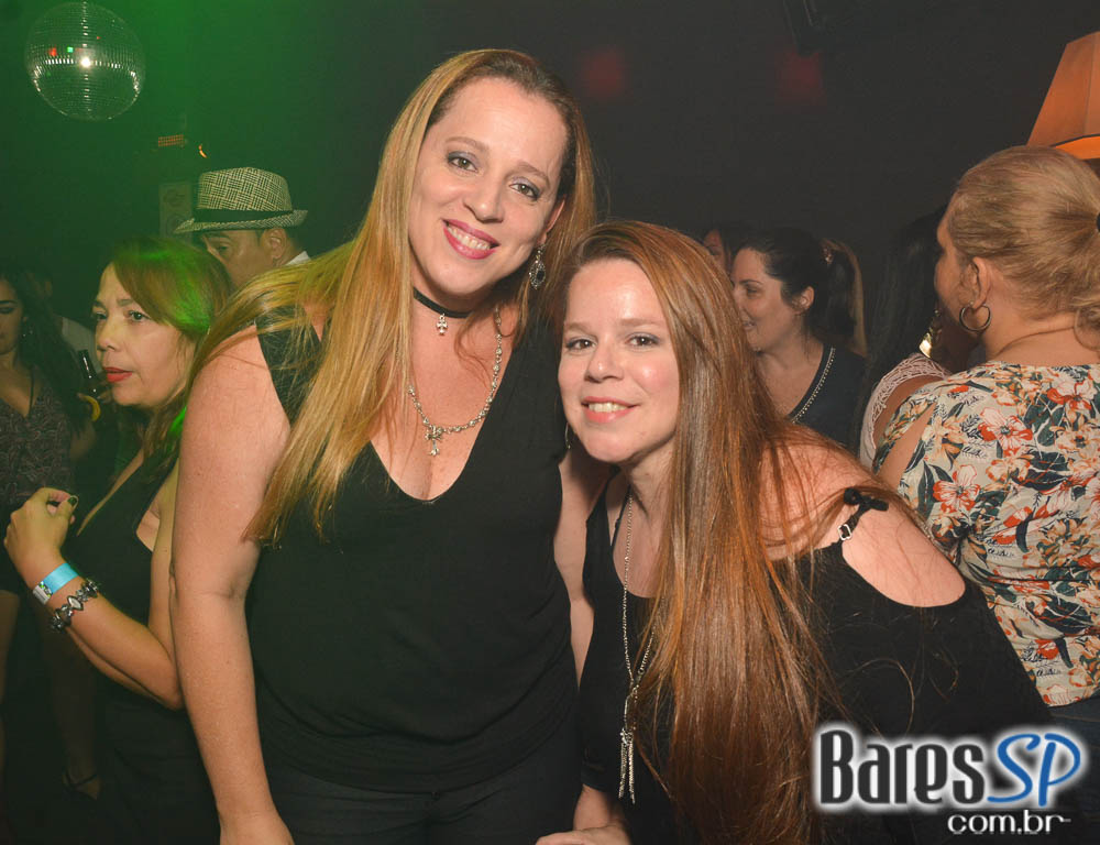 Noite do Whisky comandou a noite com muito flash back no Akbar Lounge e Disco Noite do Whisky comandou a noite com muito flash back no Akbar Lounge e Disco