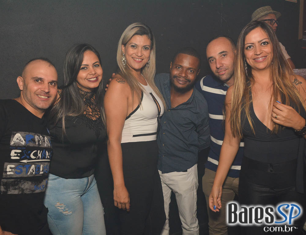 Noite do Whisky comandou a noite com muito flash back no Akbar Lounge e Disco Noite do Whisky comandou a noite com muito flash back no Akbar Lounge e Disco