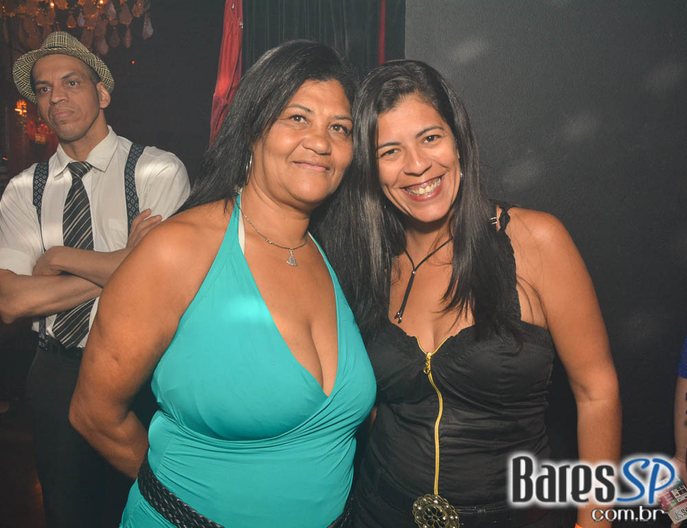 Noite do Whisky comandou a noite com muito flash back no Akbar Lounge e Disco Noite do Whisky comandou a noite com muito flash back no Akbar Lounge e Disco
