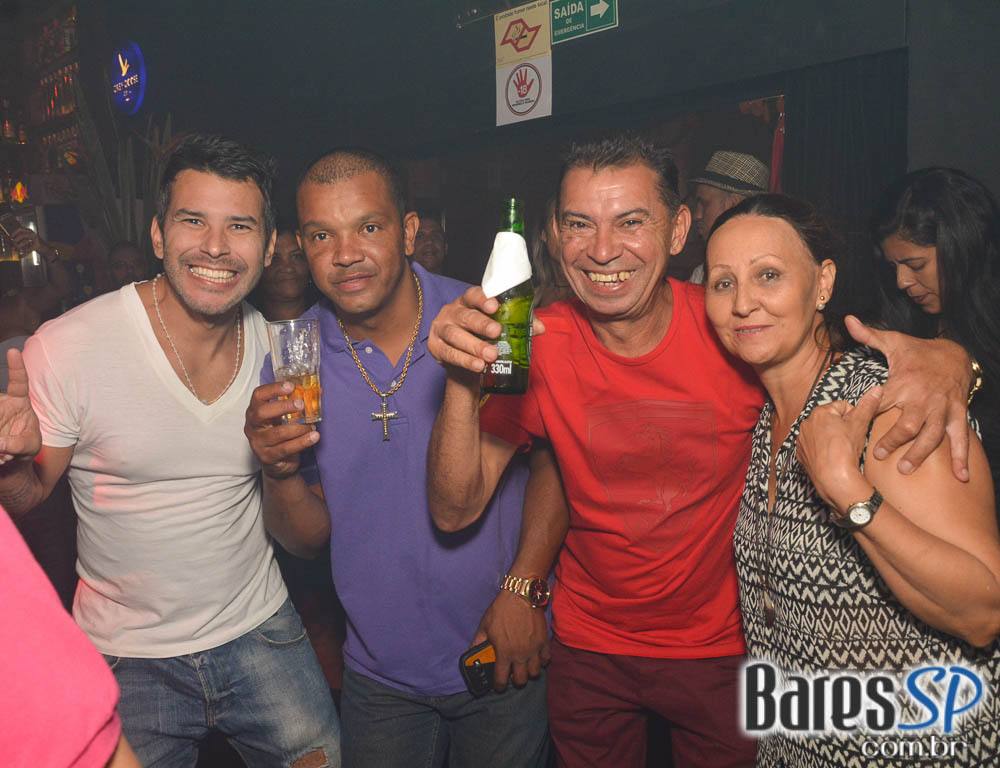 Noite do Whisky comandou a noite com muito flash back no Akbar Lounge e Disco Noite do Whisky comandou a noite com muito flash back no Akbar Lounge e Disco