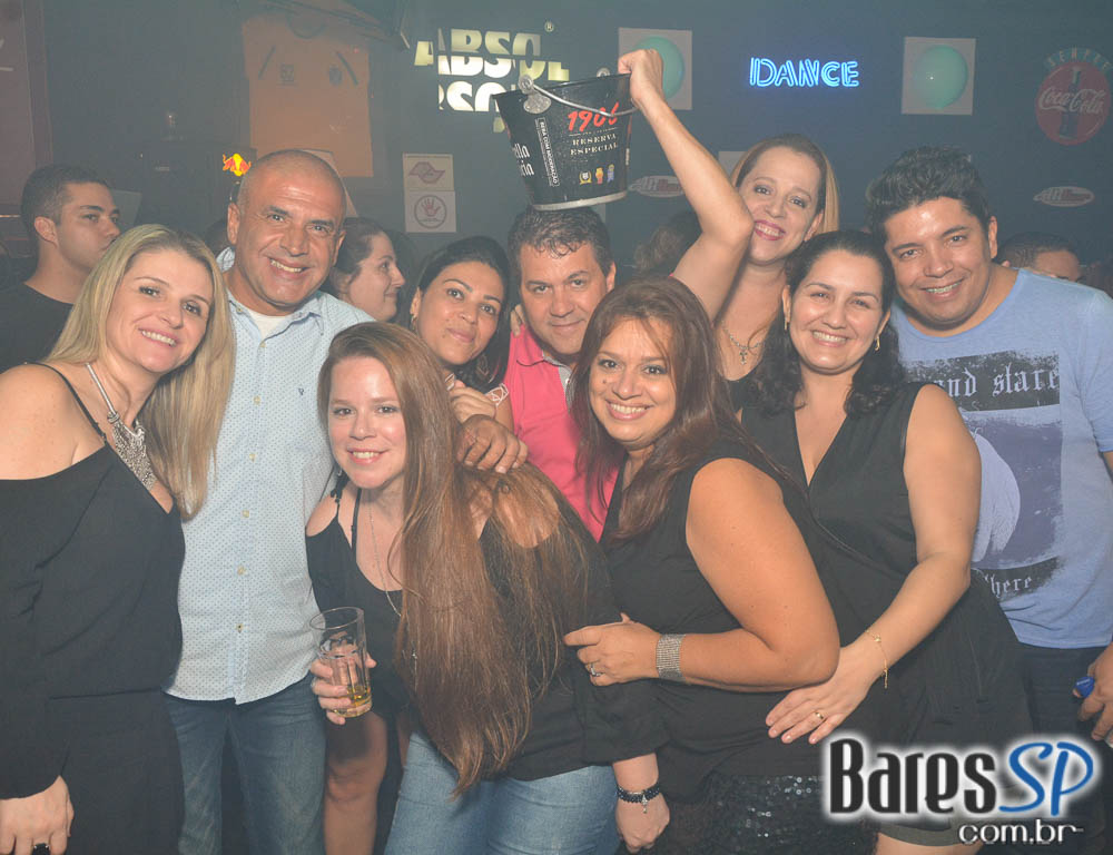 Noite do Whisky comandou a noite com muito flash back no Akbar Lounge e Disco Noite do Whisky comandou a noite com muito flash back no Akbar Lounge e Disco