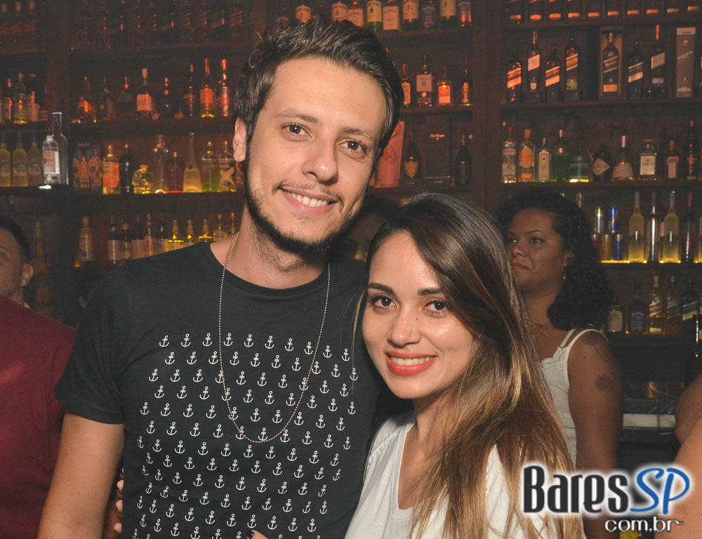 Noite do Whisky comandou a noite com muito flash back no Akbar Lounge e Disco Noite do Whisky comandou a noite com muito flash back no Akbar Lounge e Disco