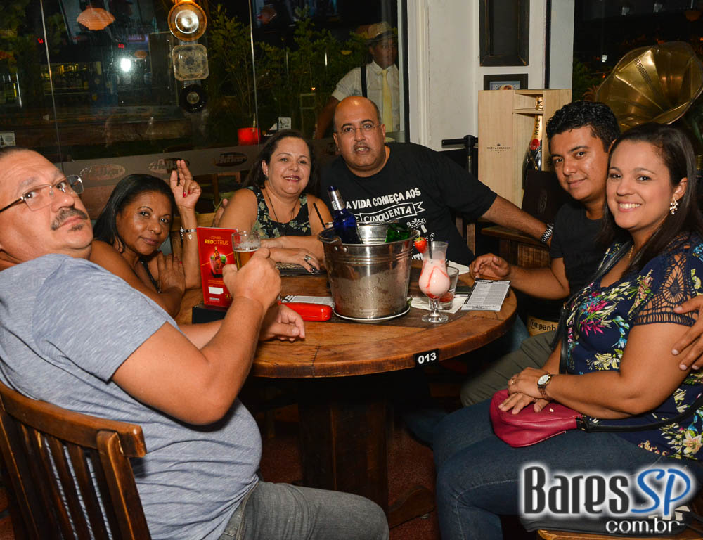 Noite do Whisky comandou a noite com muito flash back no Akbar Lounge e Disco Noite do Whisky comandou a noite com muito flash back no Akbar Lounge e Disco