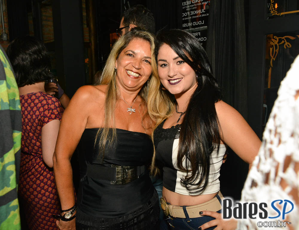 Banda Rock Stamp animou o palco do Dublin com muito Pop Rock Banda Rock Stamp animou o palco do Dublin com muito Pop Rock