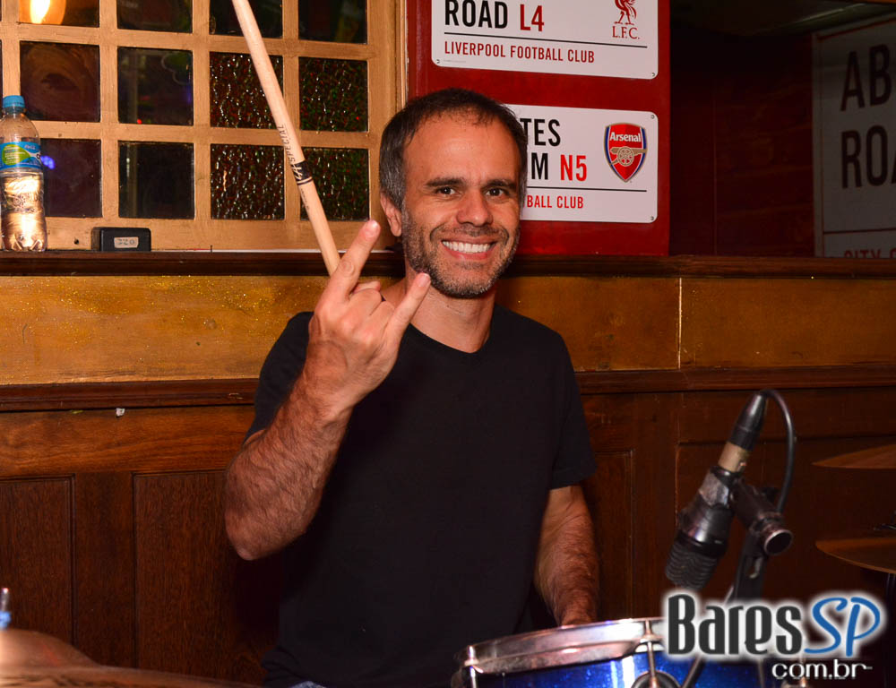 Banda Insônica e Sal Vincent comandaram a sexta-feira do Republic Pub Banda Insônica e Sal Vincent comandaram a sexta-feira do Republic Pub