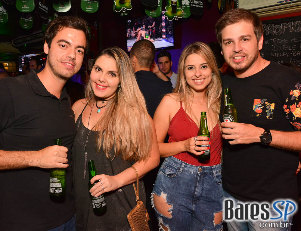 Banda Insônica e Sal Vincent comandaram a sexta-feira do Republic Pub Banda Insônica e Sal Vincent comandaram a sexta-feira do Republic Pub