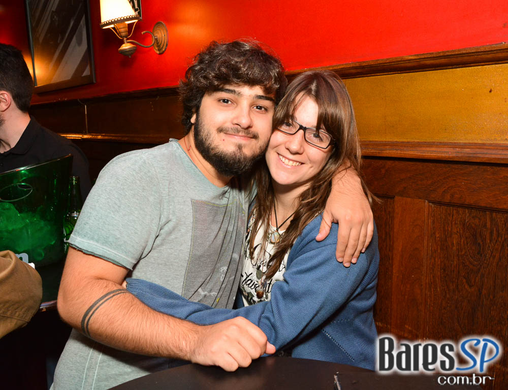 Banda Insônica e Sal Vincent comandaram a sexta-feira do Republic Pub Banda Insônica e Sal Vincent comandaram a sexta-feira do Republic Pub