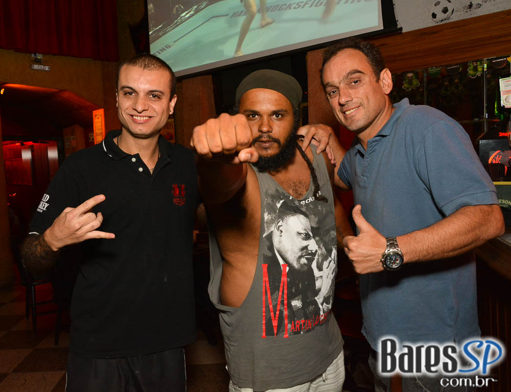 Banda Insônica e Sal Vincent comandaram a sexta-feira do Republic Pub Banda Insônica e Sal Vincent comandaram a sexta-feira do Republic Pub