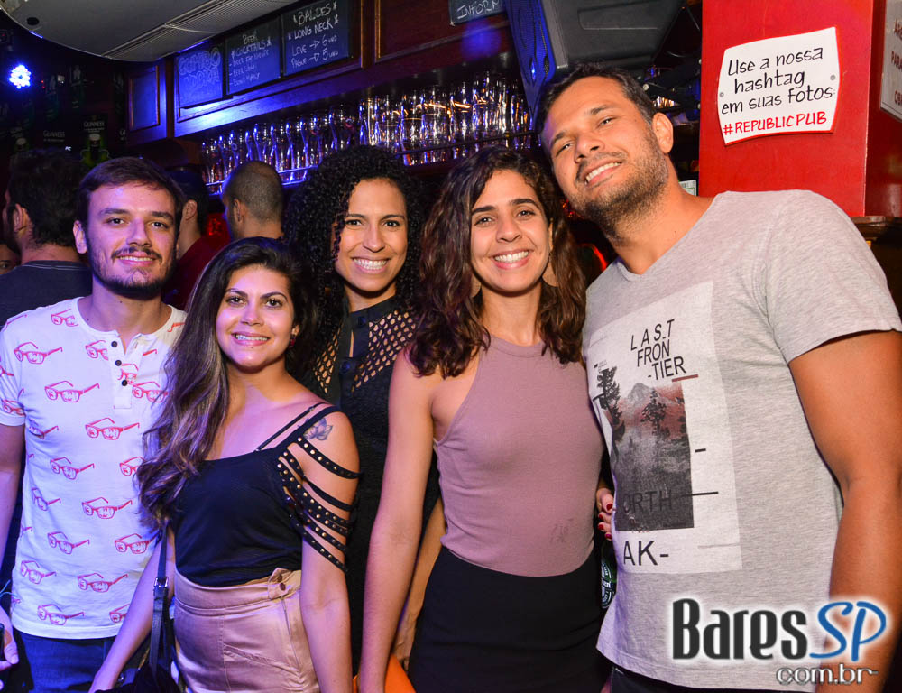 Banda Insônica e Sal Vincent comandaram a sexta-feira do Republic Pub Banda Insônica e Sal Vincent comandaram a sexta-feira do Republic Pub