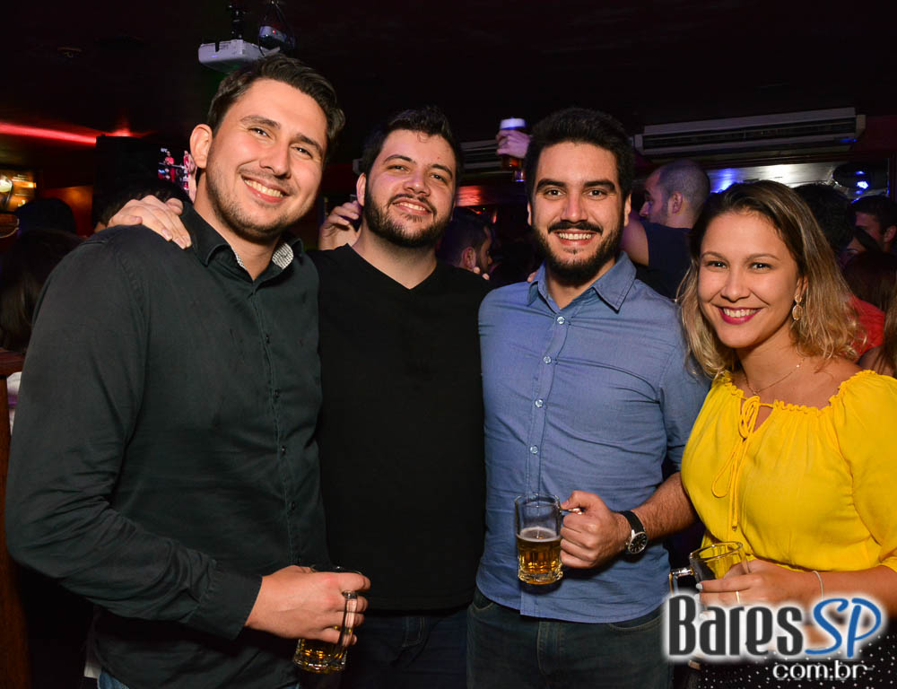 Banda Insônica e Sal Vincent comandaram a sexta-feira do Republic Pub Banda Insônica e Sal Vincent comandaram a sexta-feira do Republic Pub