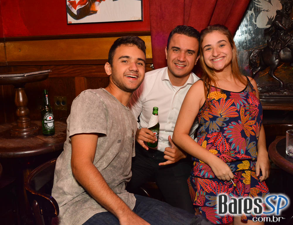 Banda Insônica e Sal Vincent comandaram a sexta-feira do Republic Pub Banda Insônica e Sal Vincent comandaram a sexta-feira do Republic Pub