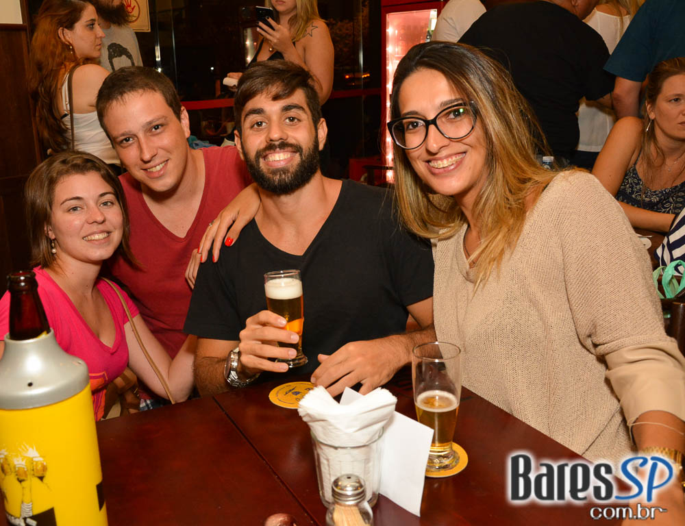 Grupo Transachoro e Dennis Alencar comandaram o sábado no Bar Birô Grupo Transachoro e Dennis Alencar comandaram o sábado no Bar Birô