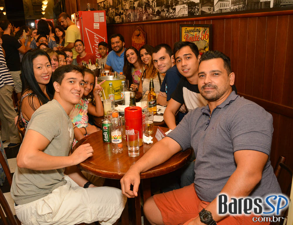 Grupo Transachoro e Dennis Alencar comandaram o sábado no Bar Birô Grupo Transachoro e Dennis Alencar comandaram o sábado no Bar Birô