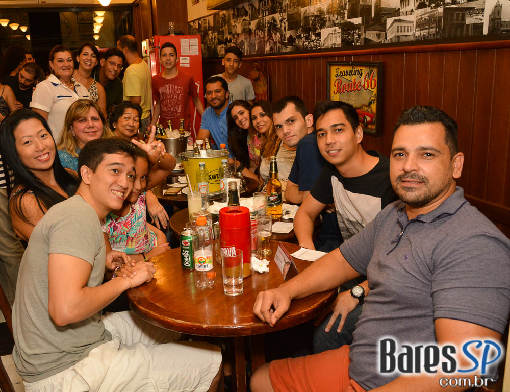 Grupo Transachoro e Dennis Alencar comandaram o sábado no Bar Birô Grupo Transachoro e Dennis Alencar comandaram o sábado no Bar Birô