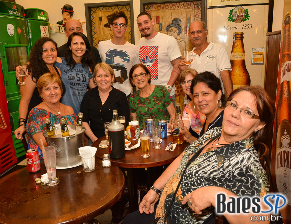Grupo Transachoro e Dennis Alencar comandaram o sábado no Bar Birô Grupo Transachoro e Dennis Alencar comandaram o sábado no Bar Birô