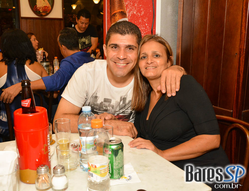 Grupo Transachoro e Dennis Alencar comandaram o sábado no Bar Birô Grupo Transachoro e Dennis Alencar comandaram o sábado no Bar Birô