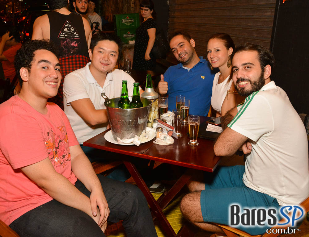 Grupo Transachoro e Dennis Alencar comandaram o sábado no Bar Birô Grupo Transachoro e Dennis Alencar comandaram o sábado no Bar Birô