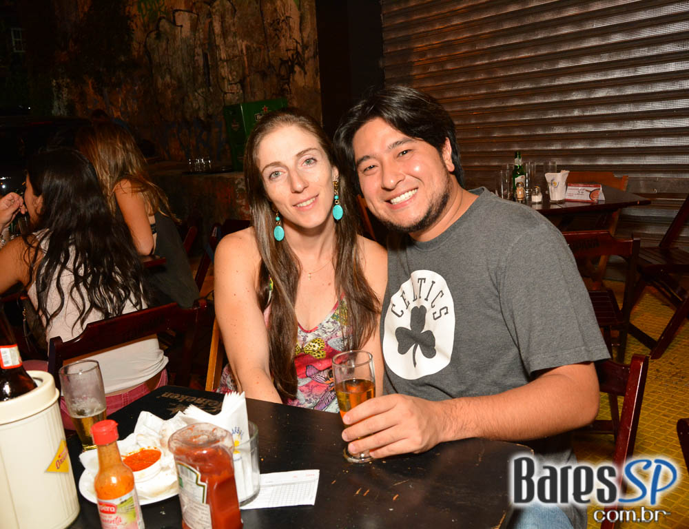 Grupo Transachoro e Dennis Alencar comandaram o sábado no Bar Birô Grupo Transachoro e Dennis Alencar comandaram o sábado no Bar Birô