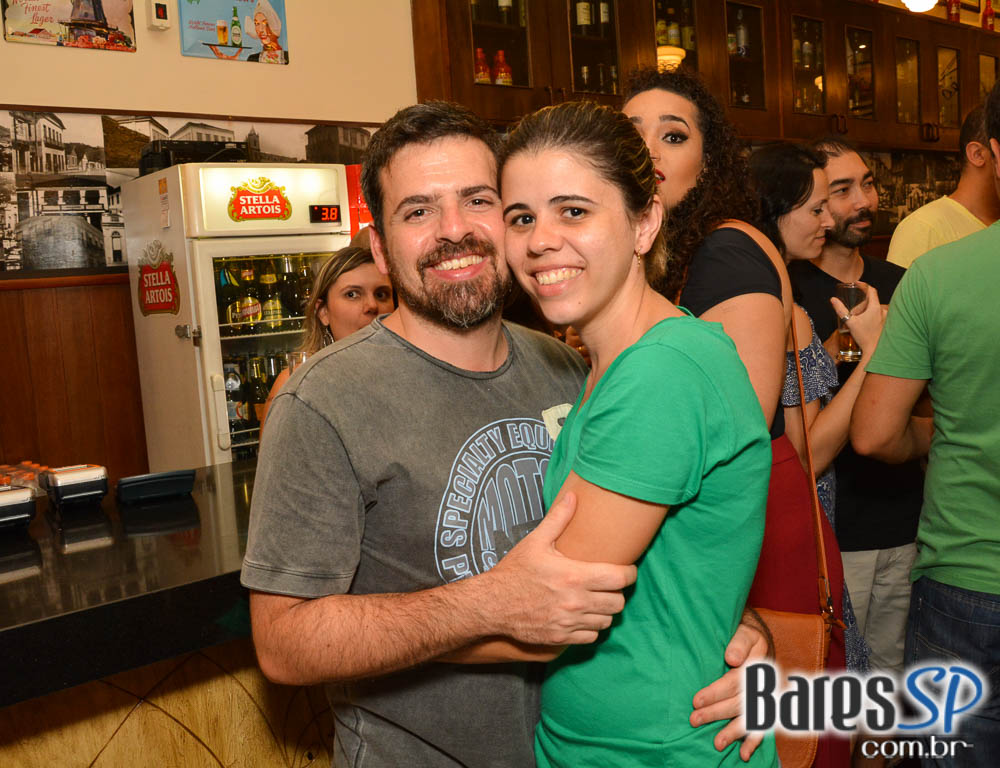 Grupo Transachoro e Dennis Alencar comandaram o sábado no Bar Birô Grupo Transachoro e Dennis Alencar comandaram o sábado no Bar Birô